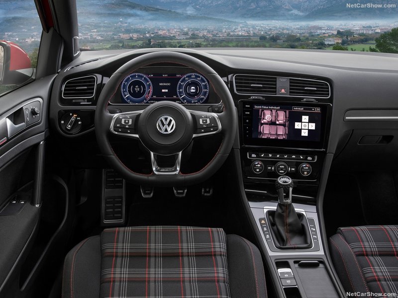 Volkswagen Golf GTI: interior