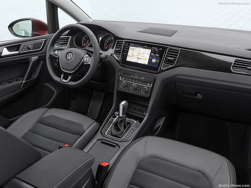 Volkswagen Golf Sportsvan: interior