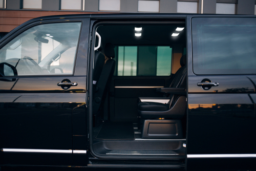 Volkswagen Multivan: puerta corrediza