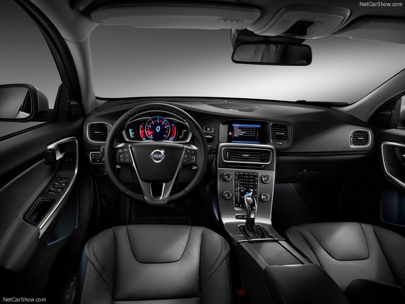 Volvo S60: interior