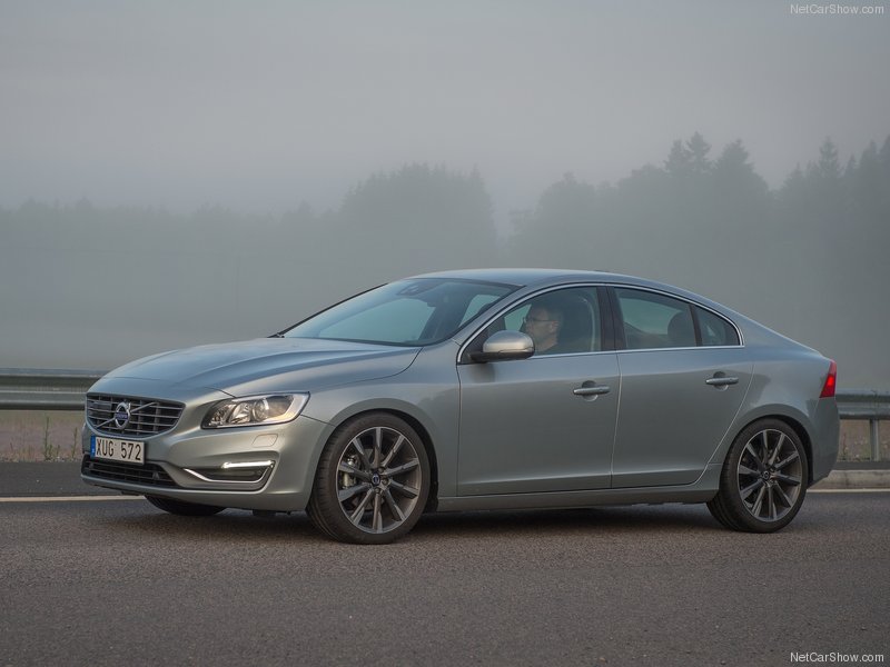 Volvo S60: lateral