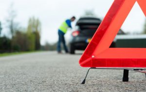 Conoce los 10 elementos que debes llevar siempre en el coche