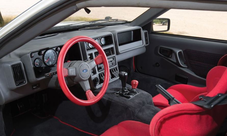 Interior del Ford RS 200.