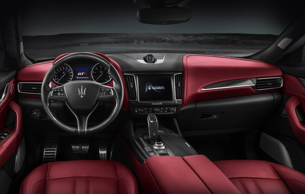 Maserati Levante GTS: interior