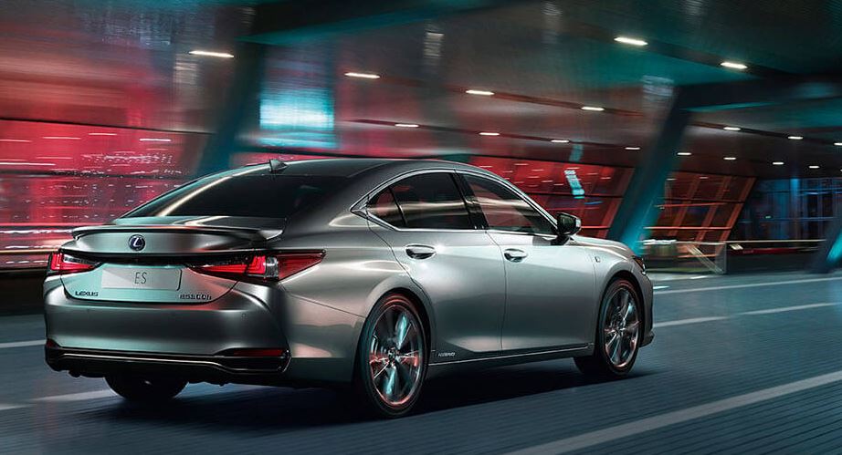 Berlina Lexus ES 300h.