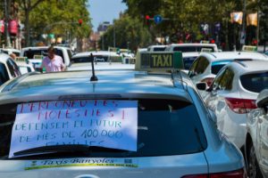 La guerra de los taxis contra Uber y Cabify