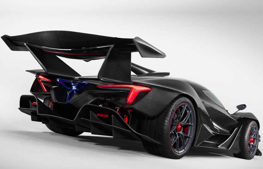 Gumpert Apollo desde atrás.