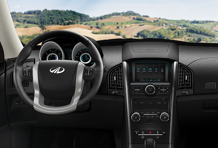 Interior del Mahindra XUV500.