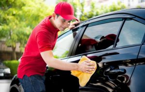 ¿Es recomendable la limpieza en seco para el coche?