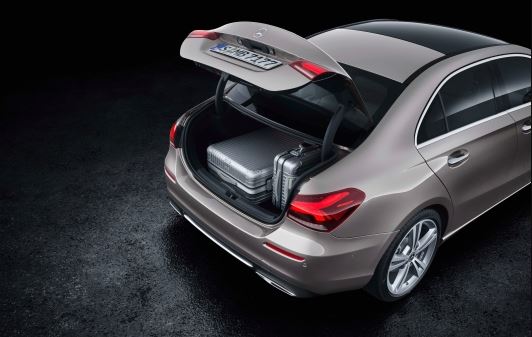 Maletero del Mercedes Clase A sedan.