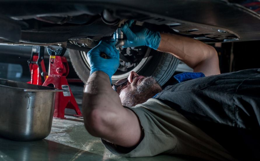 Problemas para reparar tu coche.