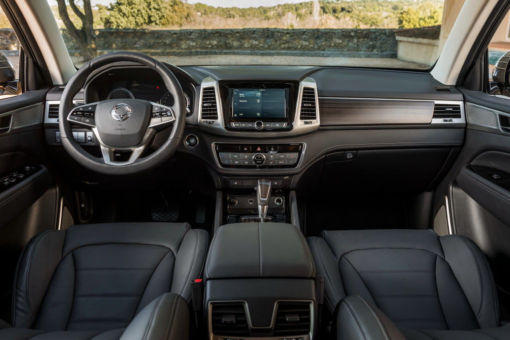 SsangYong Rexton: interior