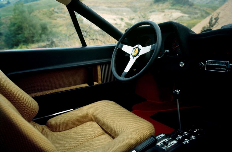 Interior del Ferrari Berlinetta Bóxer.