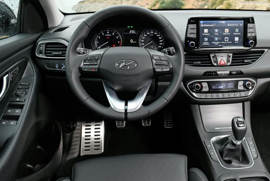 Interior del Hyundai i30 Fastback 2018.