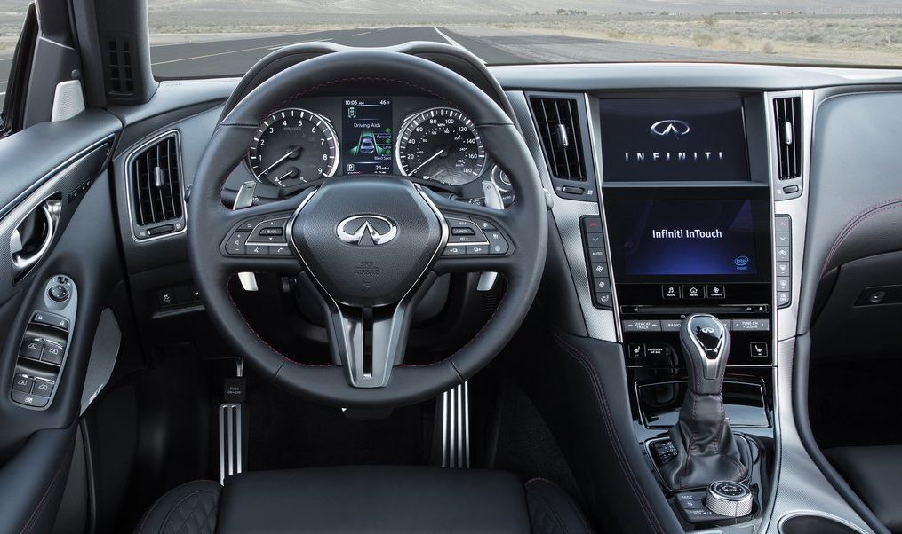 Interior del Infiniti Q50.