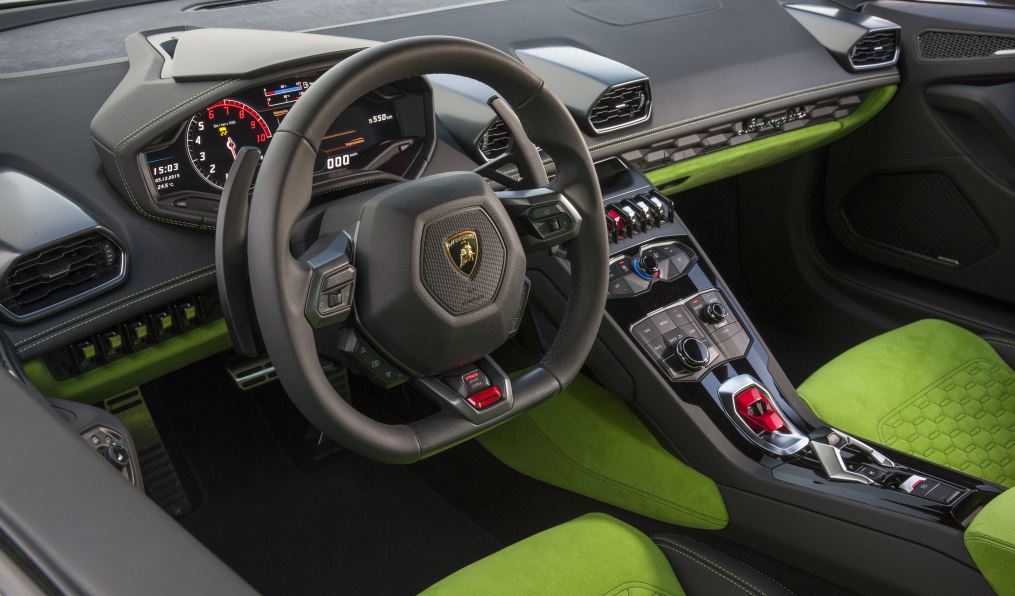 Interior del Lamborghini Huracán RWD.