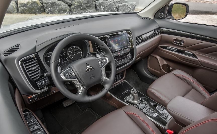 Interior del Mitsubishi Outlander PHEV.