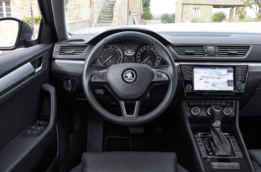 Interior del Skoda Superb.