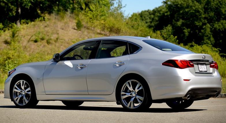 Diseño del Infiniti Q70.