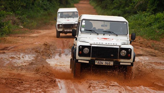 Land Rover de la Cruz Roja.