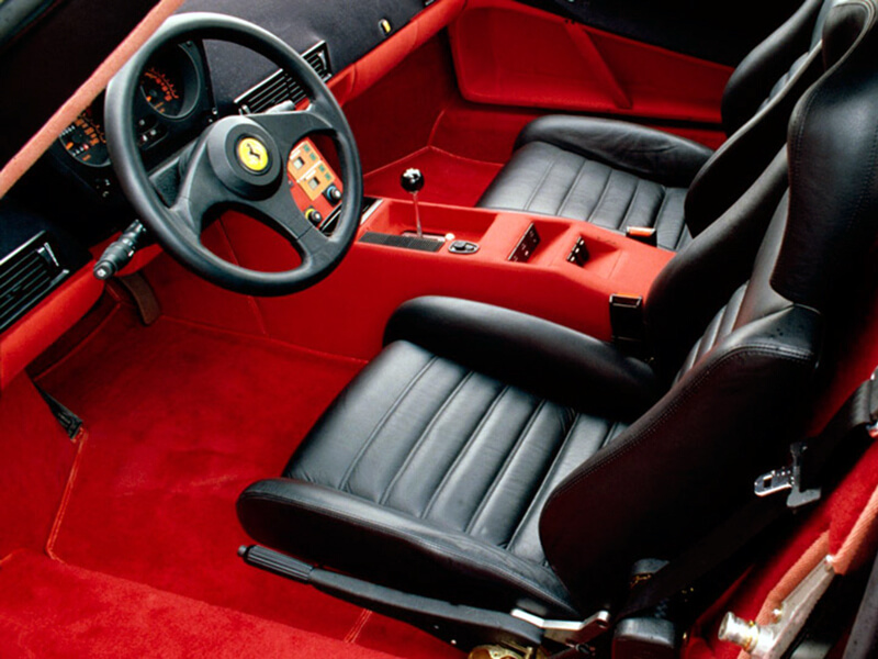 Ferrari 408 4RM: interior.