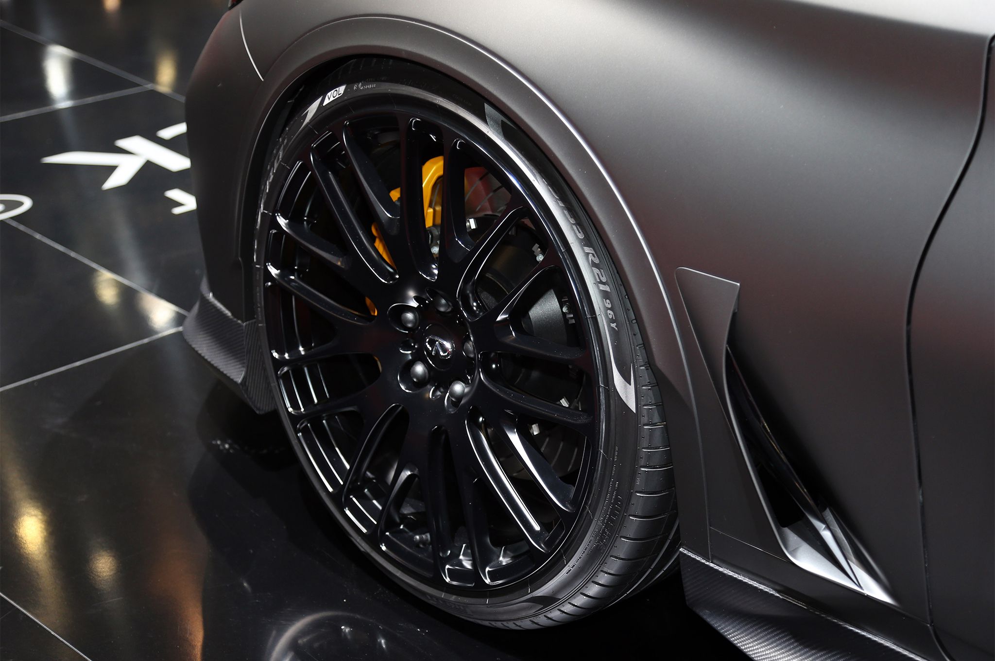 Infiniti Q60 Proyect Black Concept neumaticos