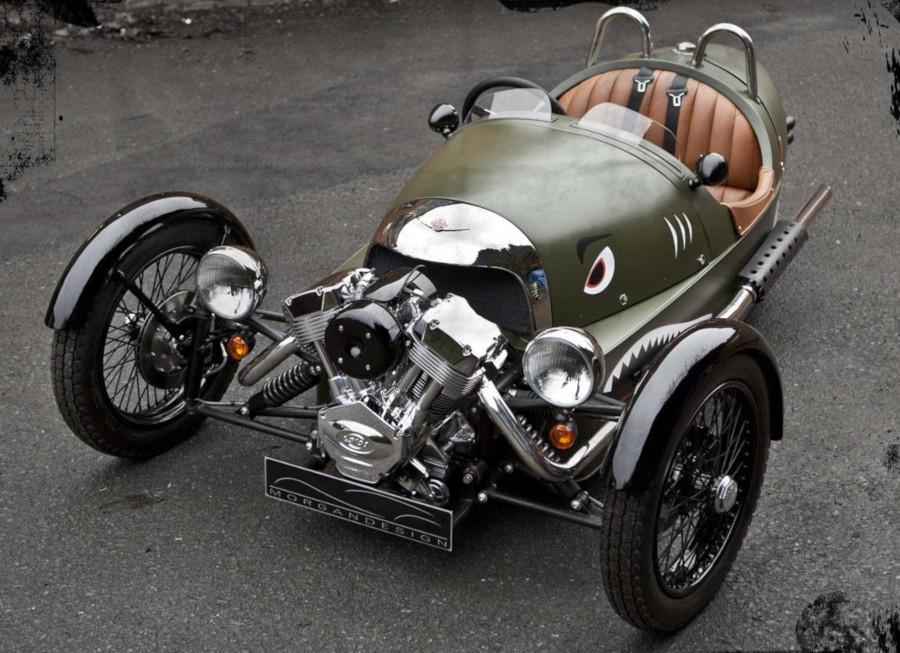 Parte frontal del coche de Álvaro Arbeloa