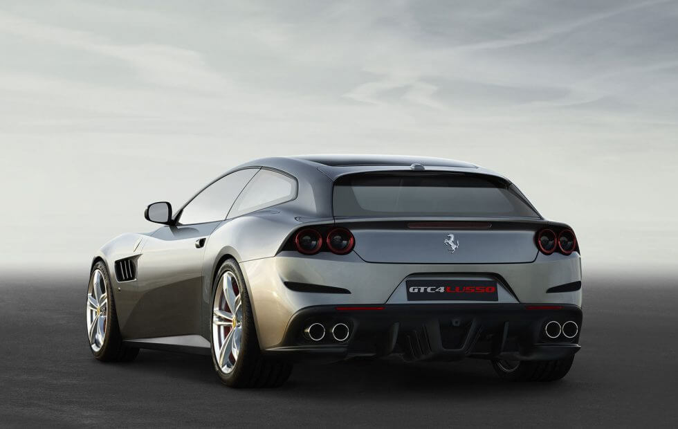 Ferrari Purosangue vista trasera