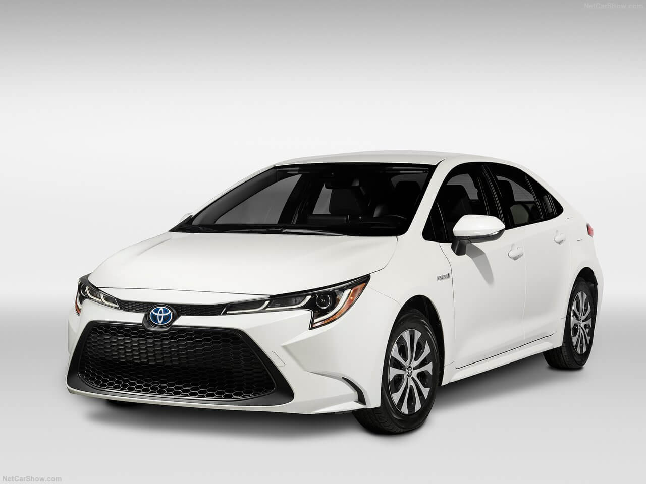 Vista delantera Toyota Corolla hibrido version americana 2020