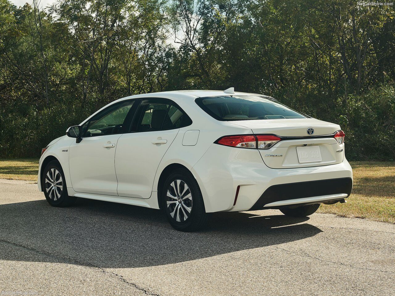 Parte trasera Toyota Corolla Hibrido version americana 2020