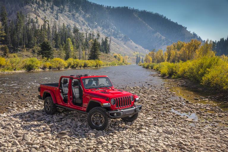 Jeep Gladiator 2020, la pick-up 4×4 a cielo descubierto