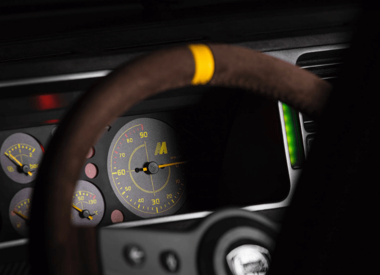 Lancia Delta Futurista by Automobili Amos: instrumentación