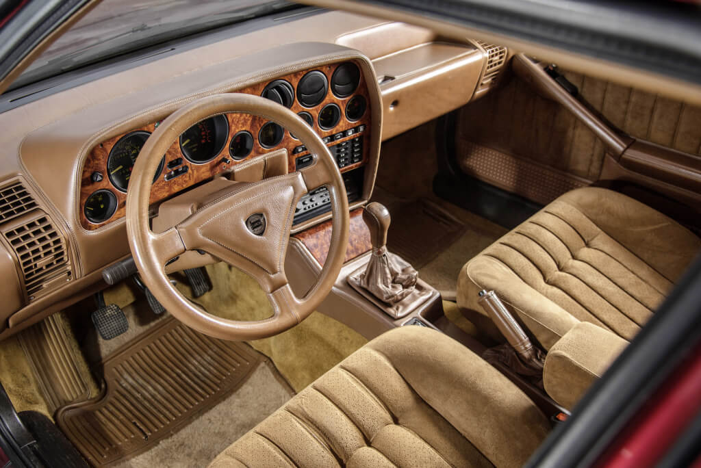 Lancia Thema 8.32: interior