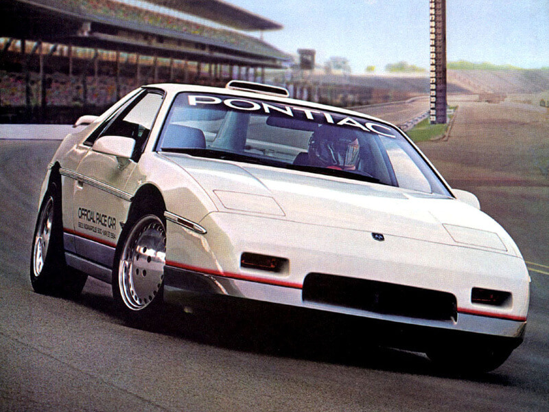 el pontiac fiero en carrera