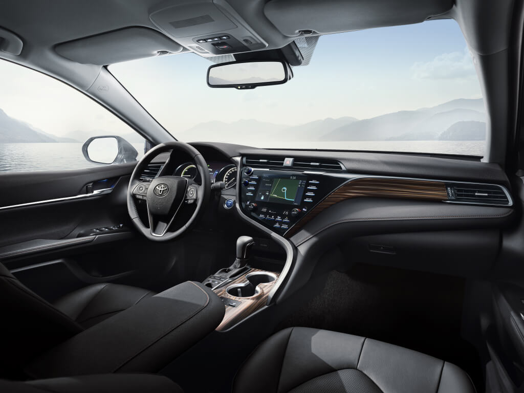 interior toyota camry hybrid
