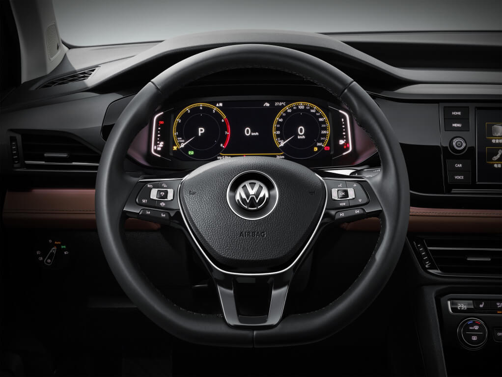interior del volkswagen tharu 2018