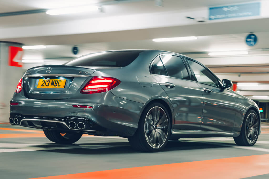 Mercedes-AMG E53 sedán:vista trasera
