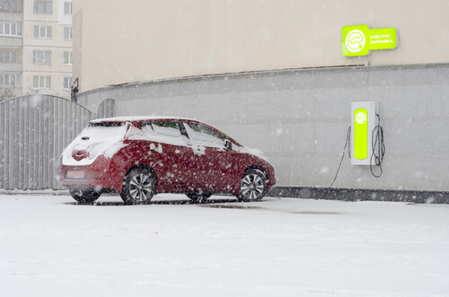 5 tips para conducir un coche eléctrico en invierno