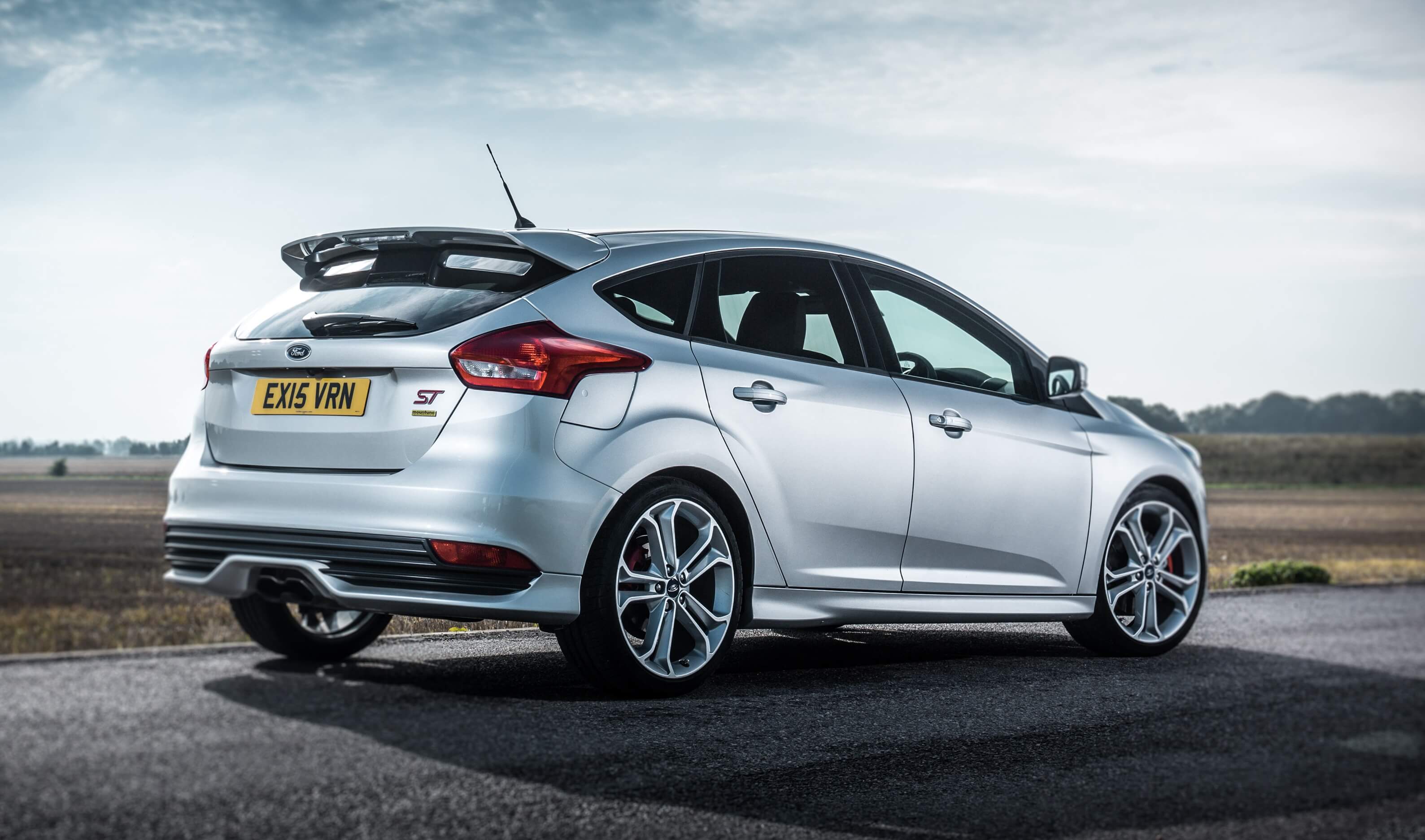 Vista trasera del Ford Focus ST.
