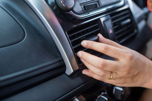 ¿Funciona bien el aire acondicionado de tu coche?