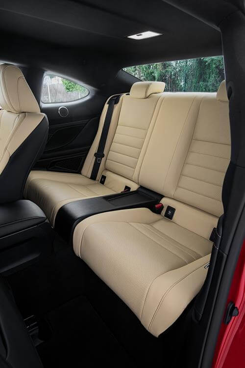 Lexus RC 300h: plazas traseras