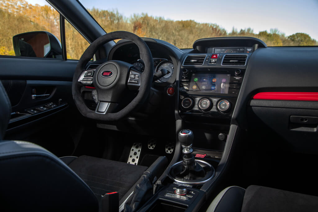 Subaru WRX STI S209: habitáculo.