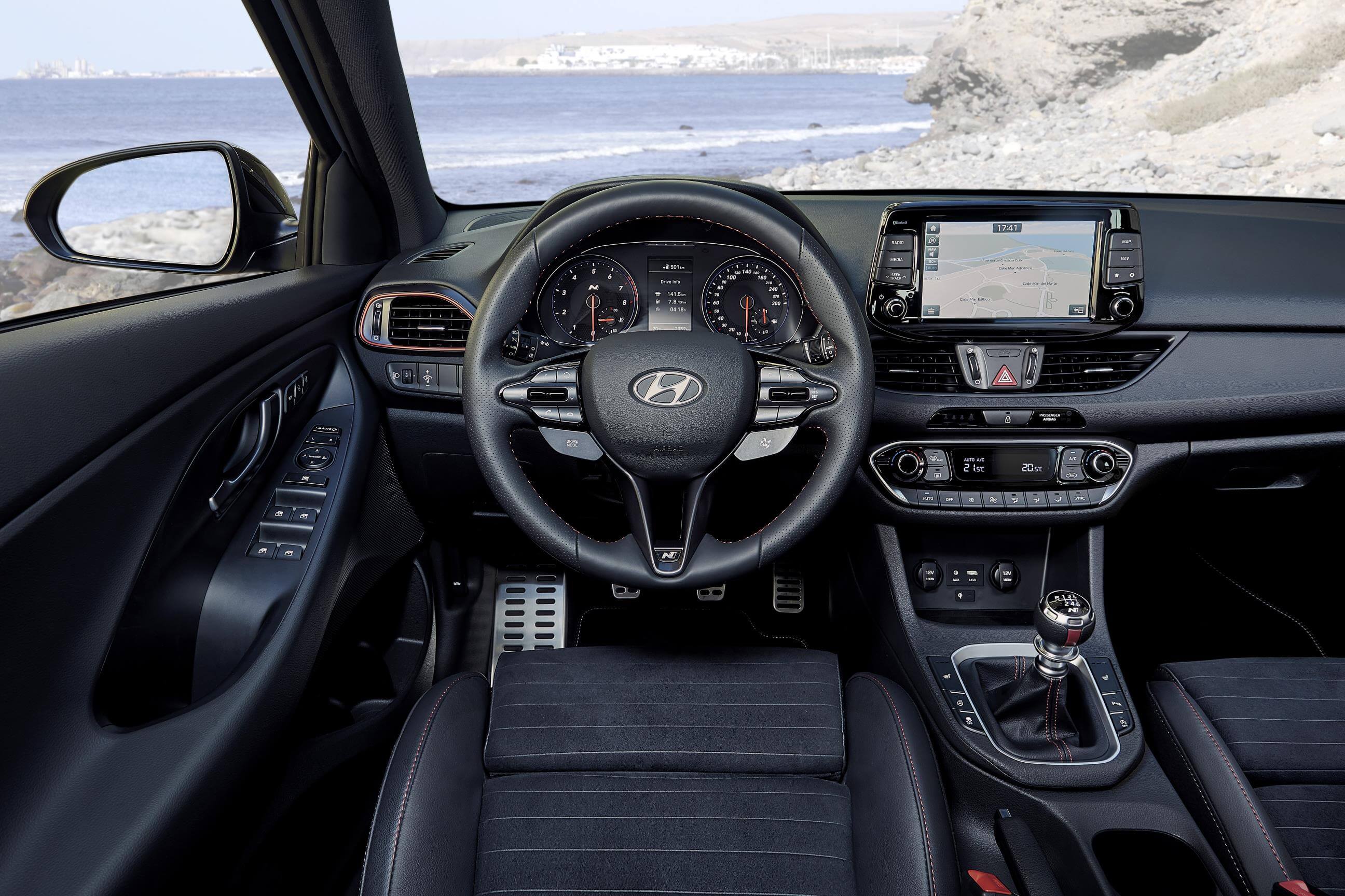 Hyundai i30 Fastback N: interior