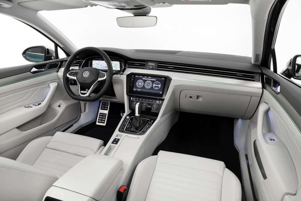 Volkswagen Passat 2019: habitáculo.