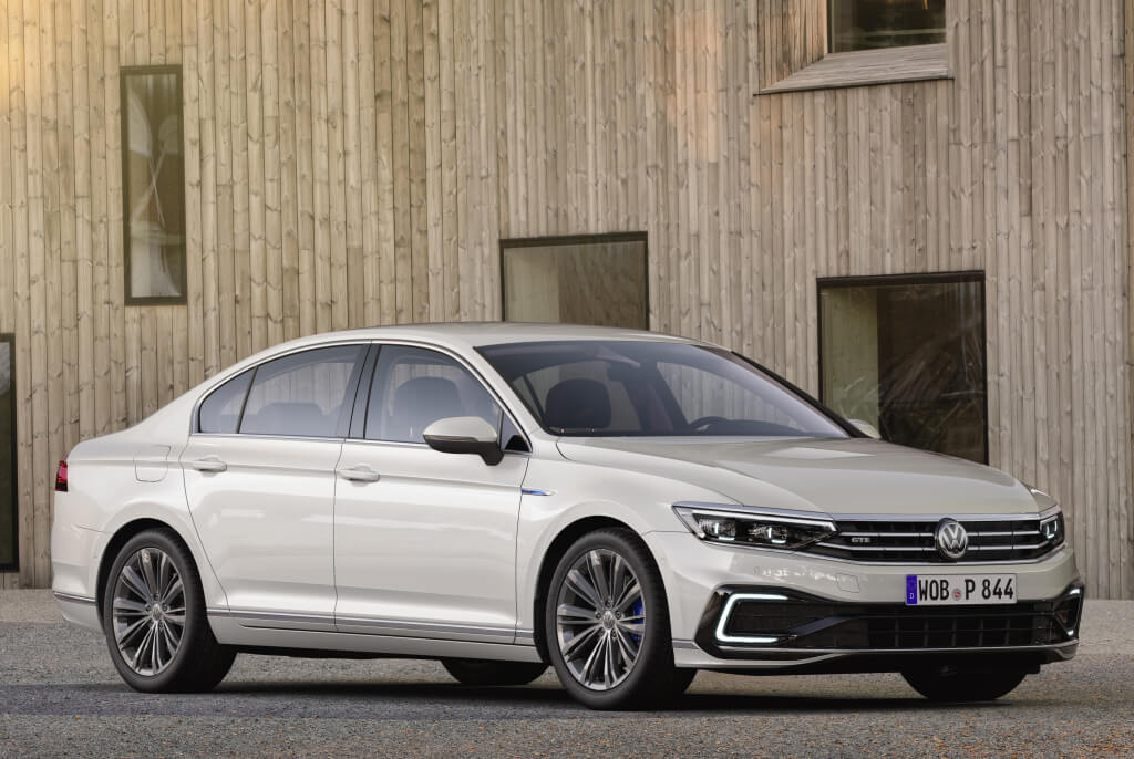 Volkswagen Passat GTE 2019: frontal.