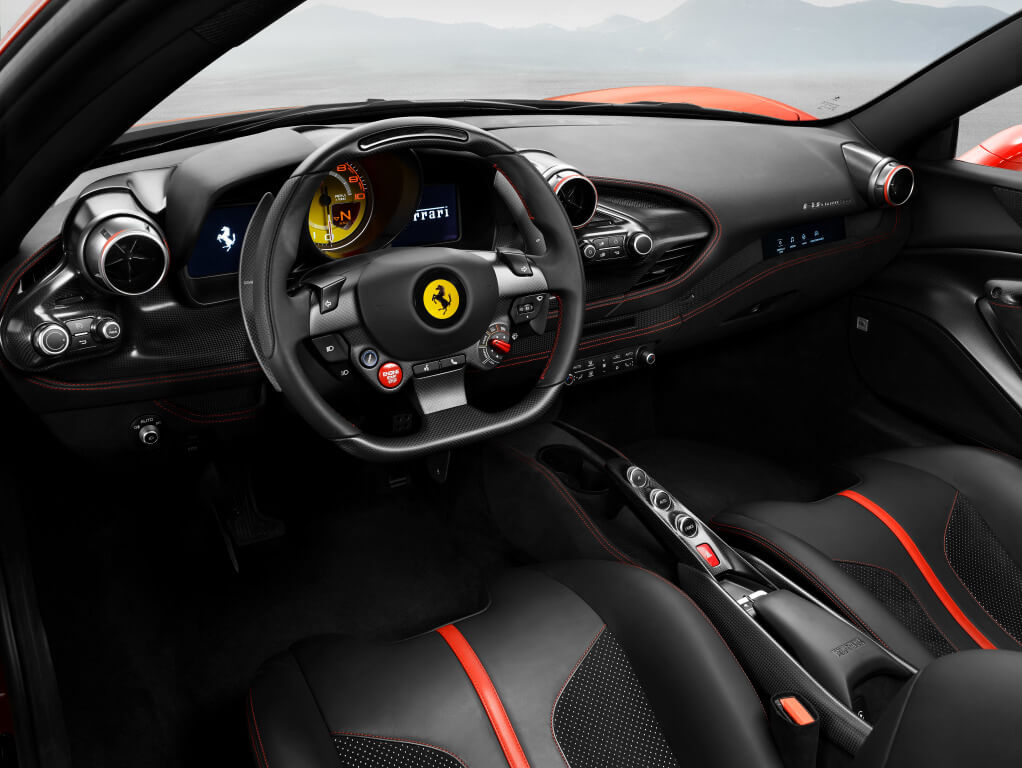 Ferrari F8 Tributo: interior.