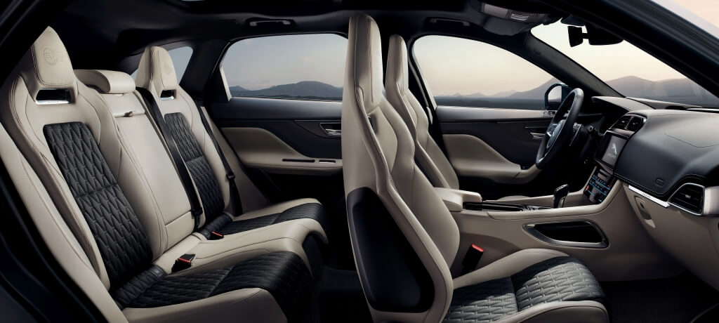 Jaguar F-Pace SVR: interior