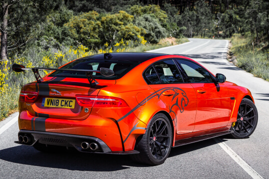 Jaguar XE SV Project 8: trasera