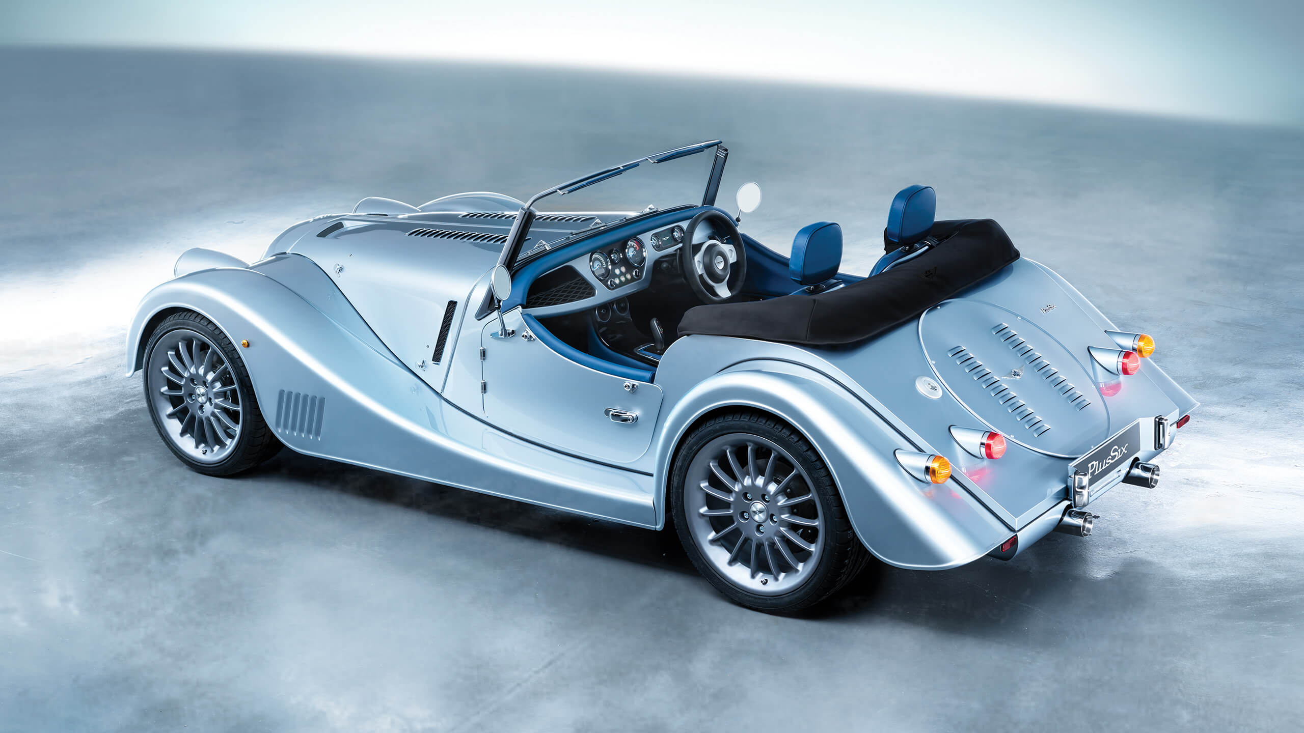 Morgan Plus Six: trasera