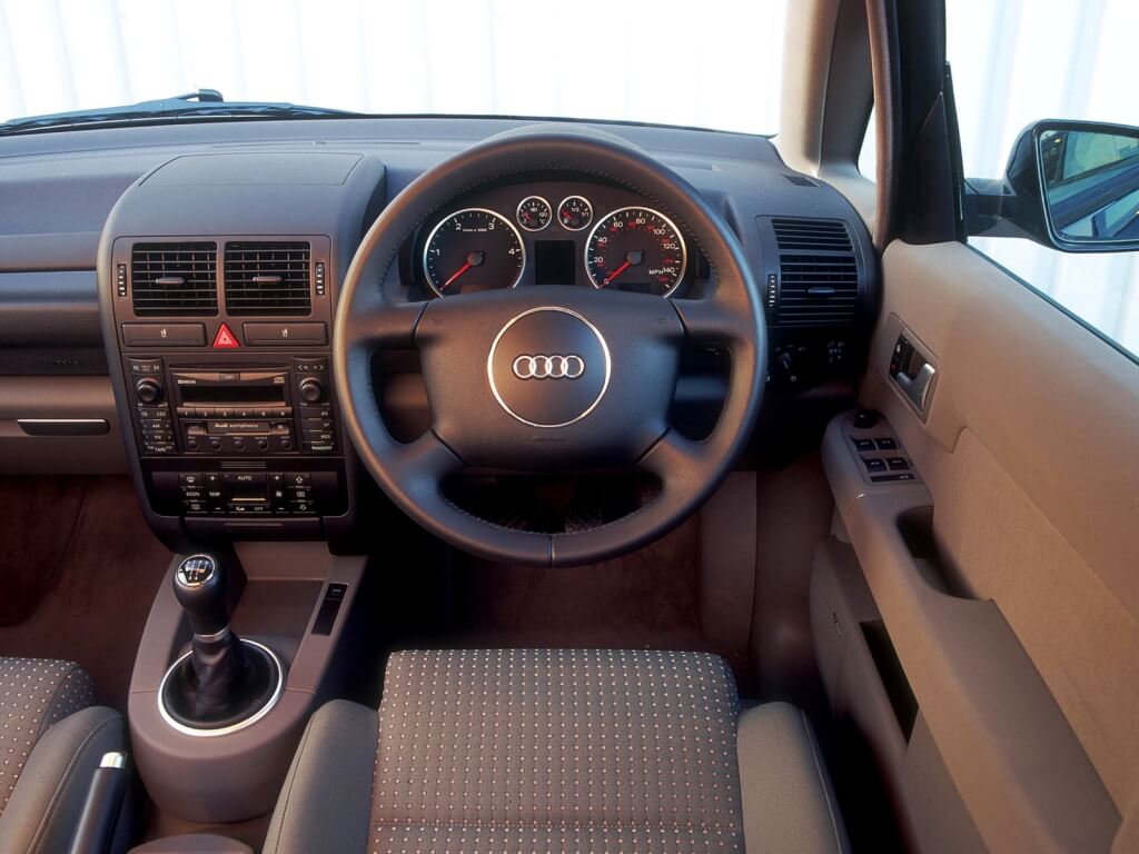 Audi A2: interior.